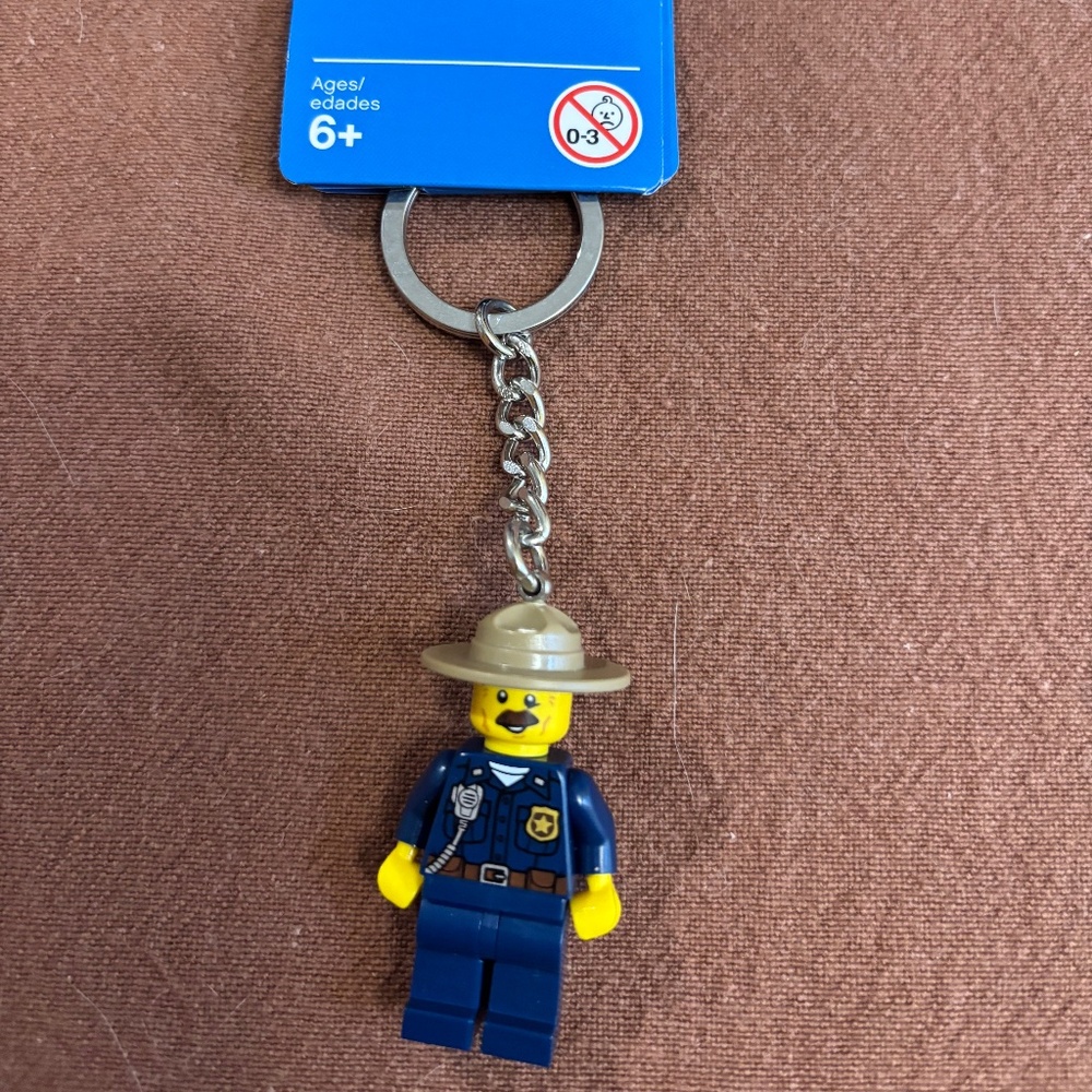 LEGO CITY "Mountain Police" keychain 853816 WITH TAG